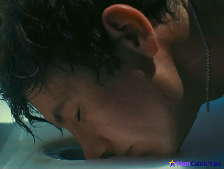 Saltburns Shocking Bathtub Cum Scenes