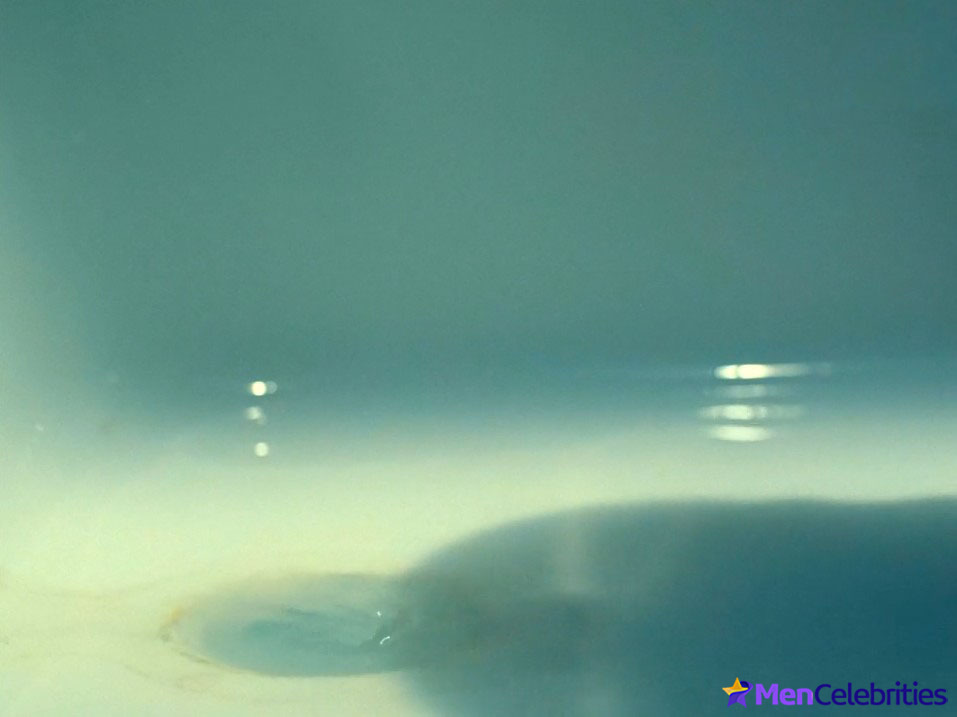 Saltburns Shocking Bathtub Cum Scenes