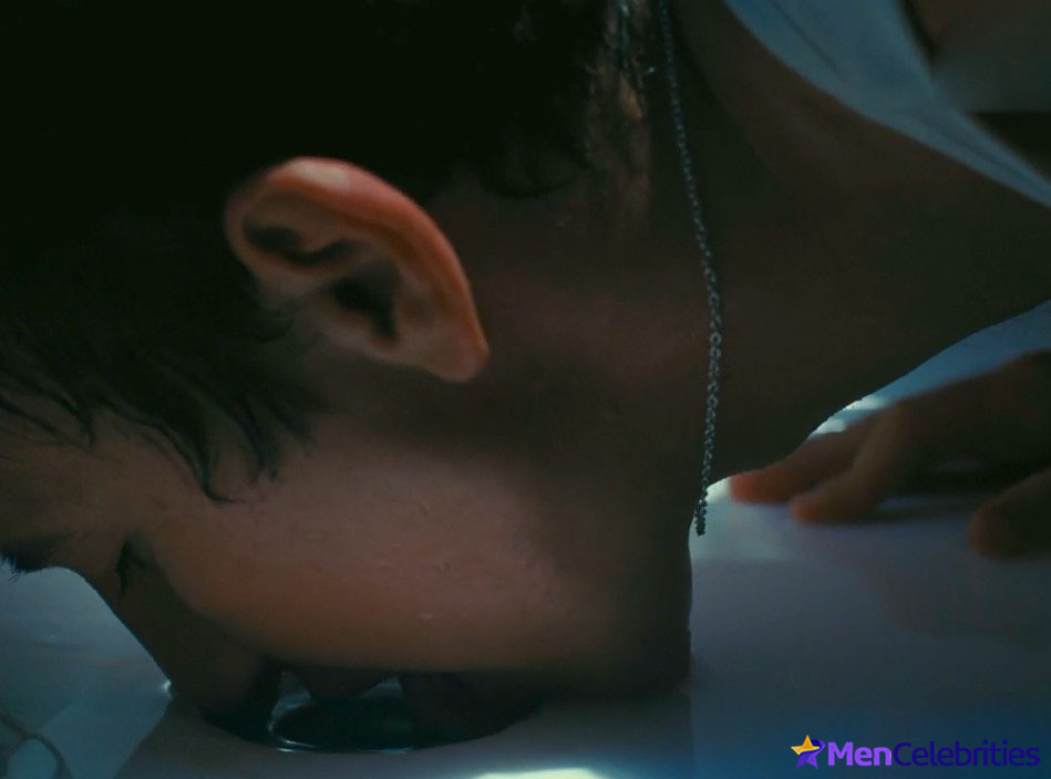 Saltburns Shocking Bathtub Cum Scenes