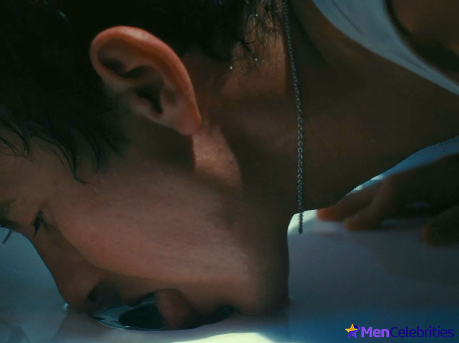 Saltburns Shocking Bathtub Cum Scenes