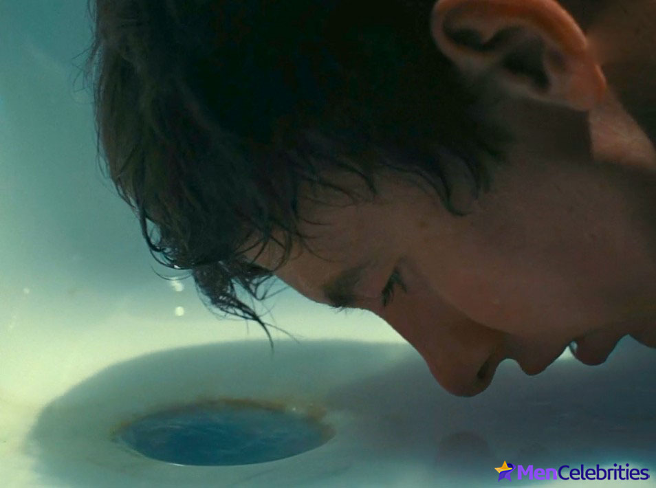 Saltburns Shocking Bathtub Cum Scenes