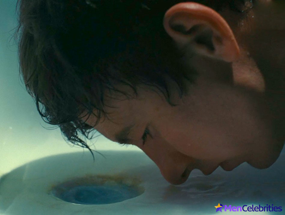 Saltburns Shocking Bathtub Cum Scenes