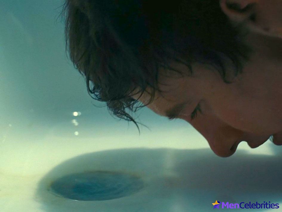 Saltburns Shocking Bathtub Cum Scenes