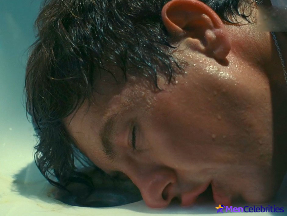 Saltburns Shocking Bathtub Cum Scenes