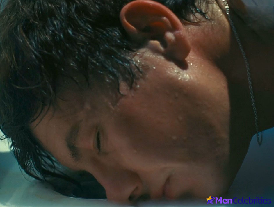 Saltburns Shocking Bathtub Cum Scenes