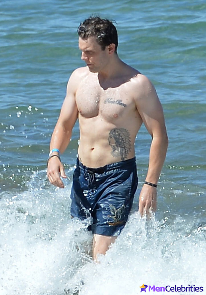 Jake Lacy shirtless photos