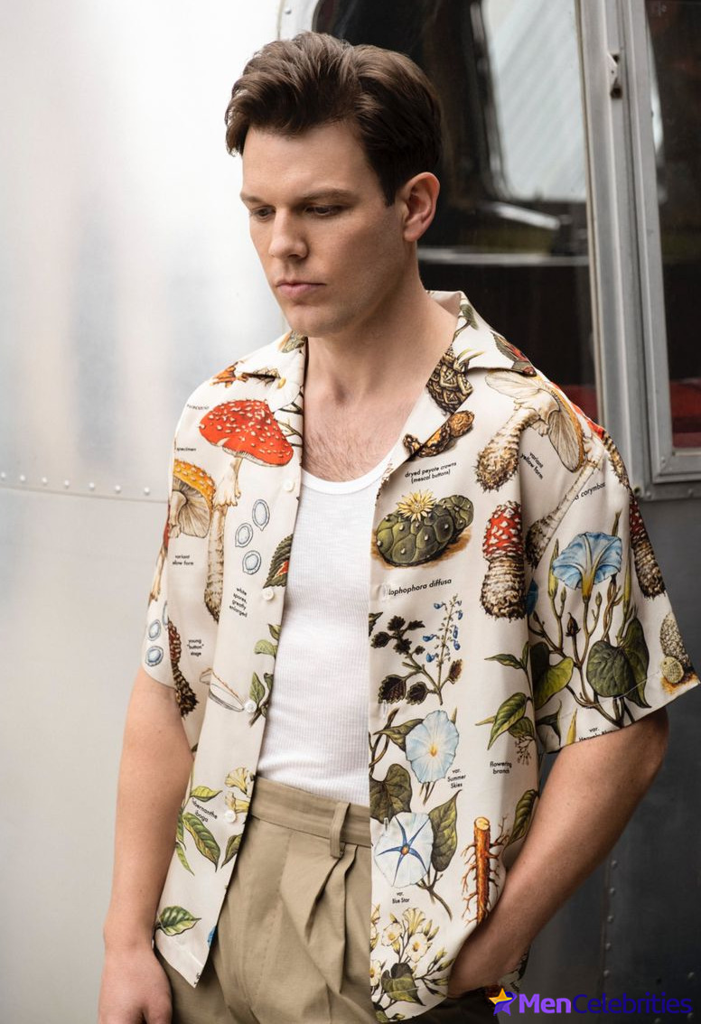 Jake Lacy shirtless photos