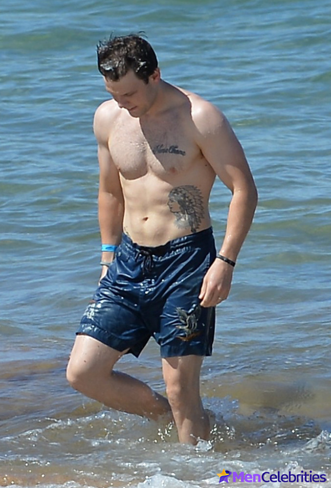 Jake Lacy shirtless photos