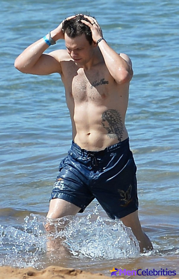 Jake Lacy shirtless photos