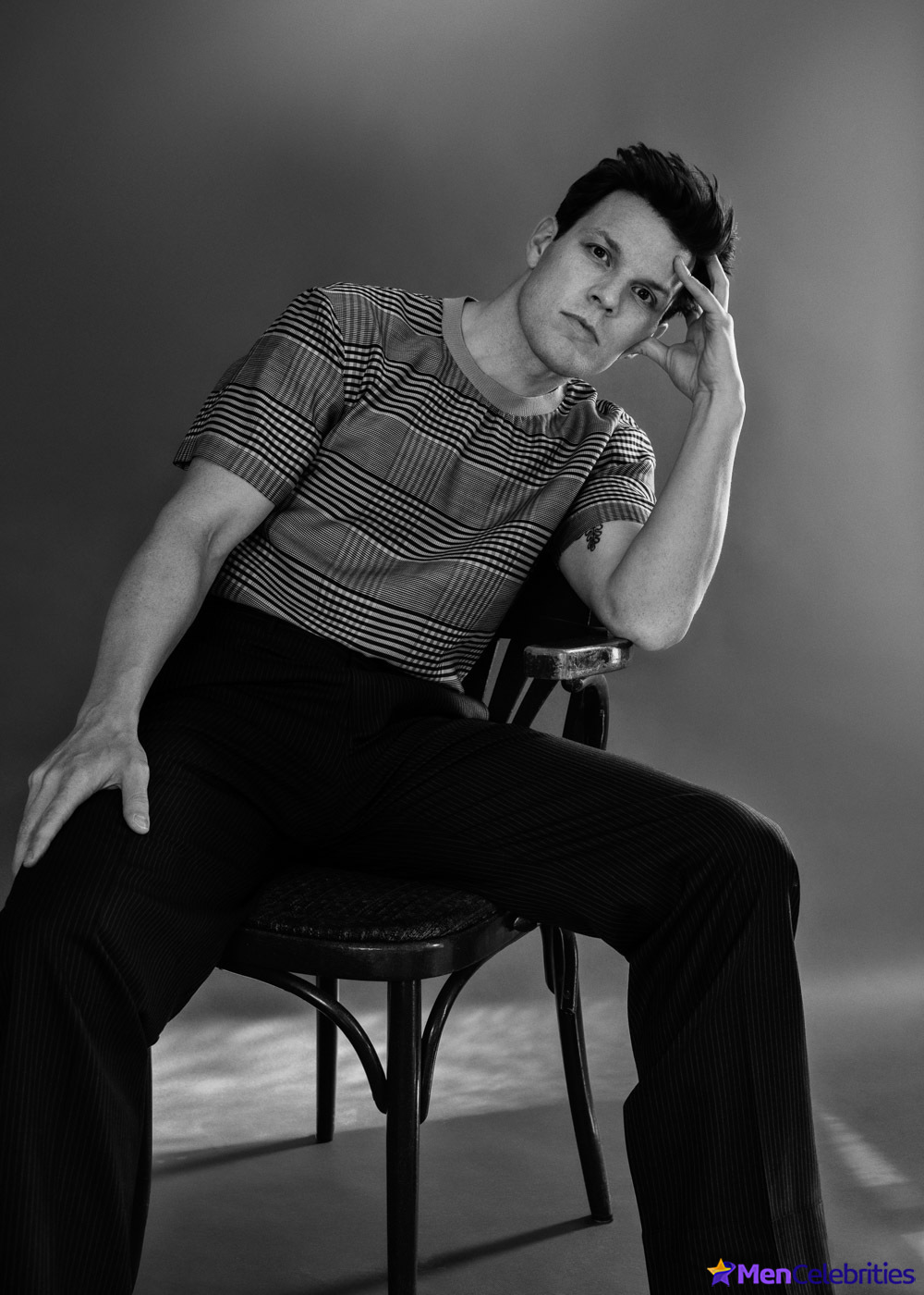 Jake Lacy shirtless photos