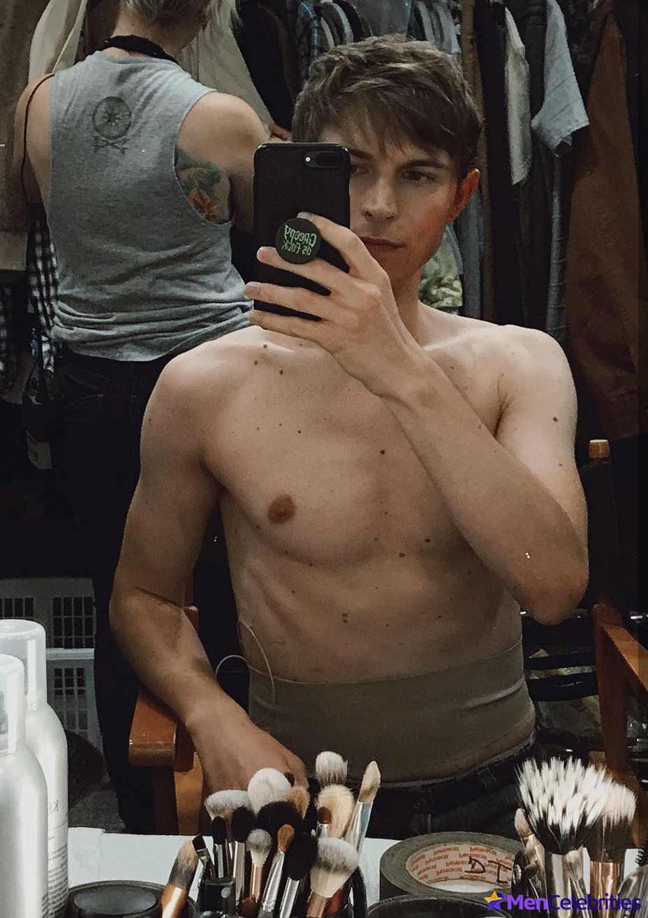 Johnny Berchtold naked selfie