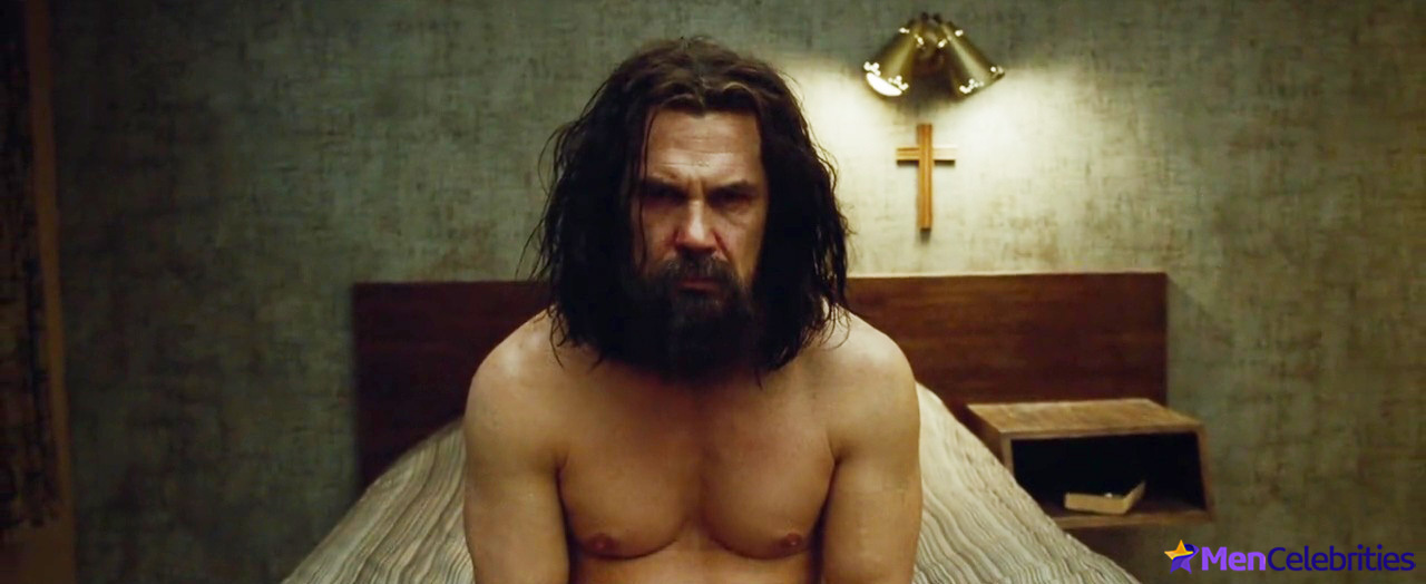 Josh Brolin nude scenes