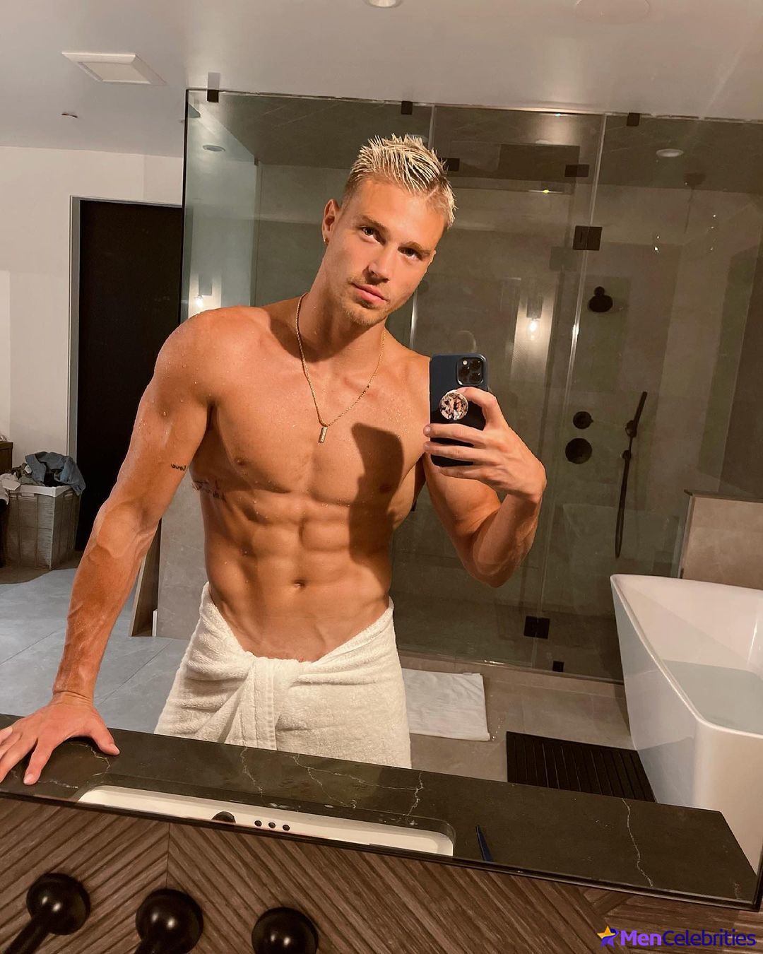 Matthew Noszka nude selfie
