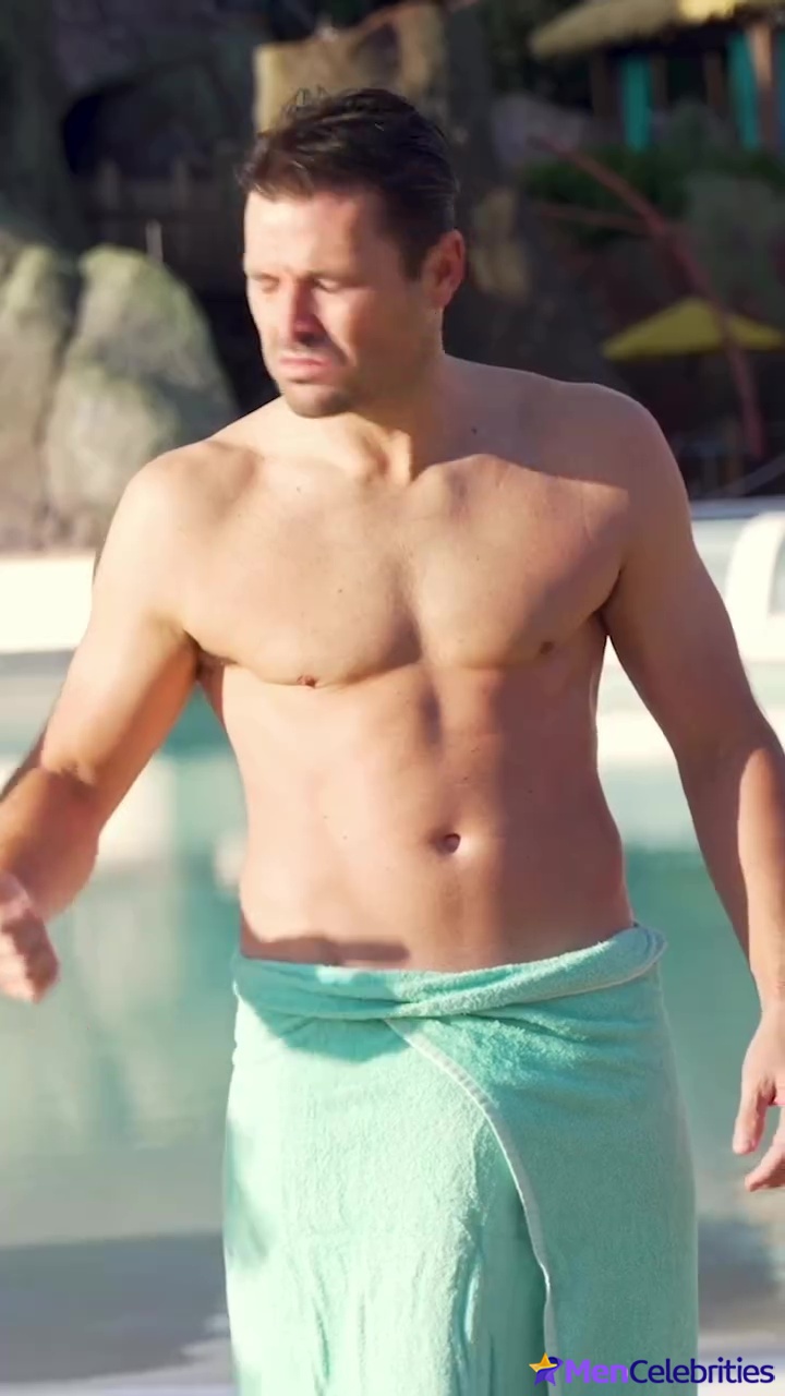 Olly Murs and Mark Wright at Universal Volcano Bay