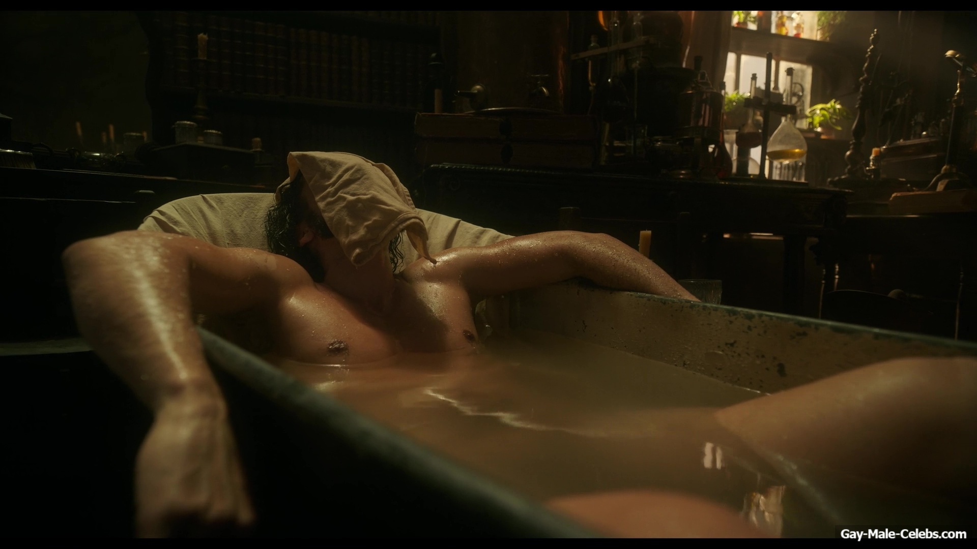 Oscar Isaac frontal nude