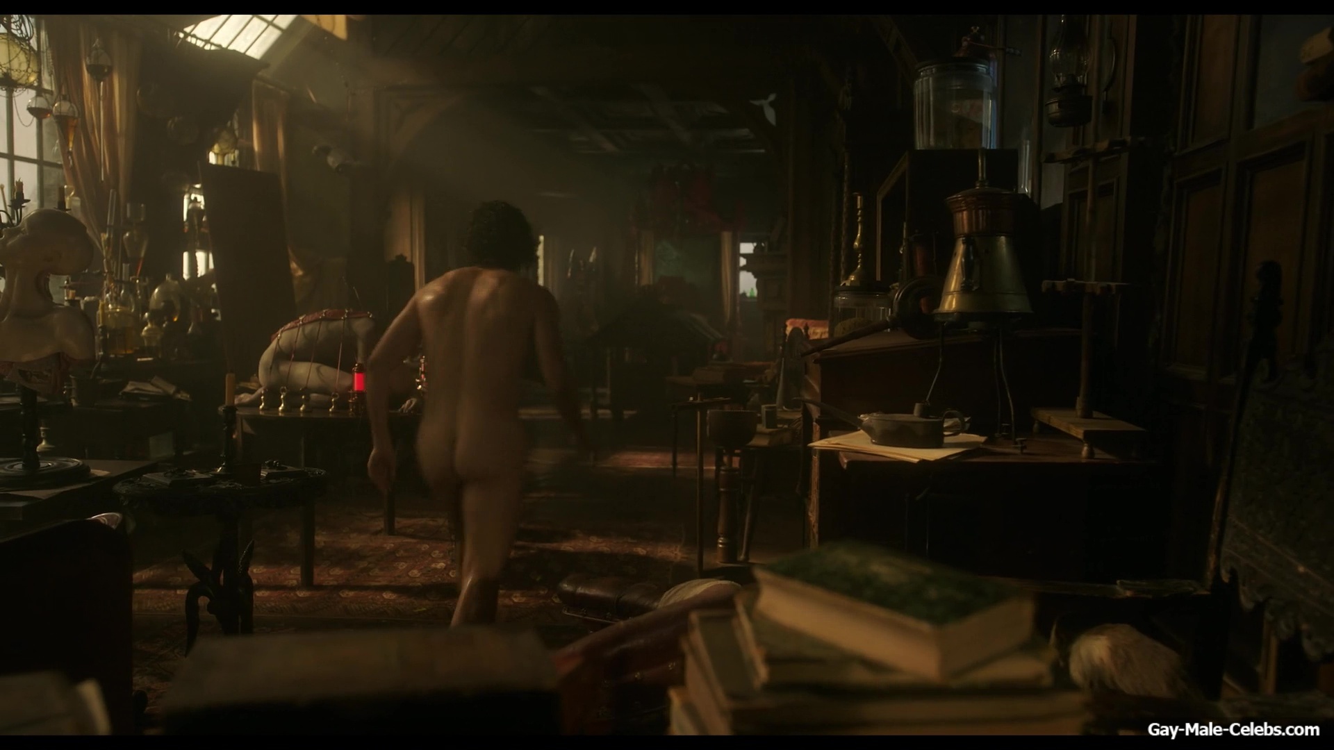 Oscar Isaac bare butt