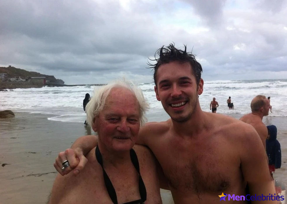 Sam Palladio shirtless