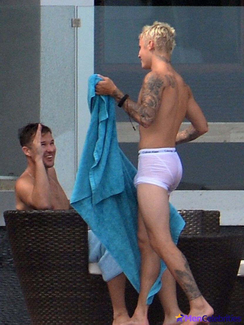 Justin Bieber frontal nude
