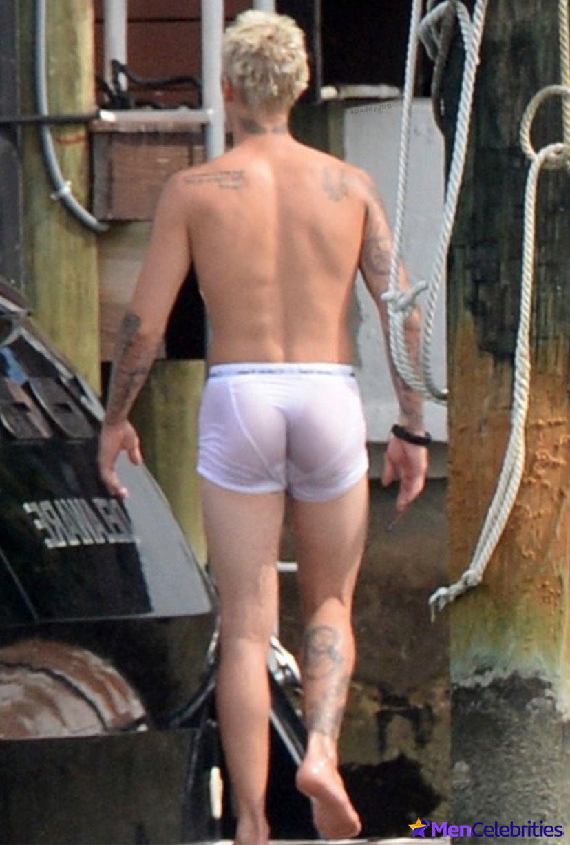 Justin Bieber frontal nude