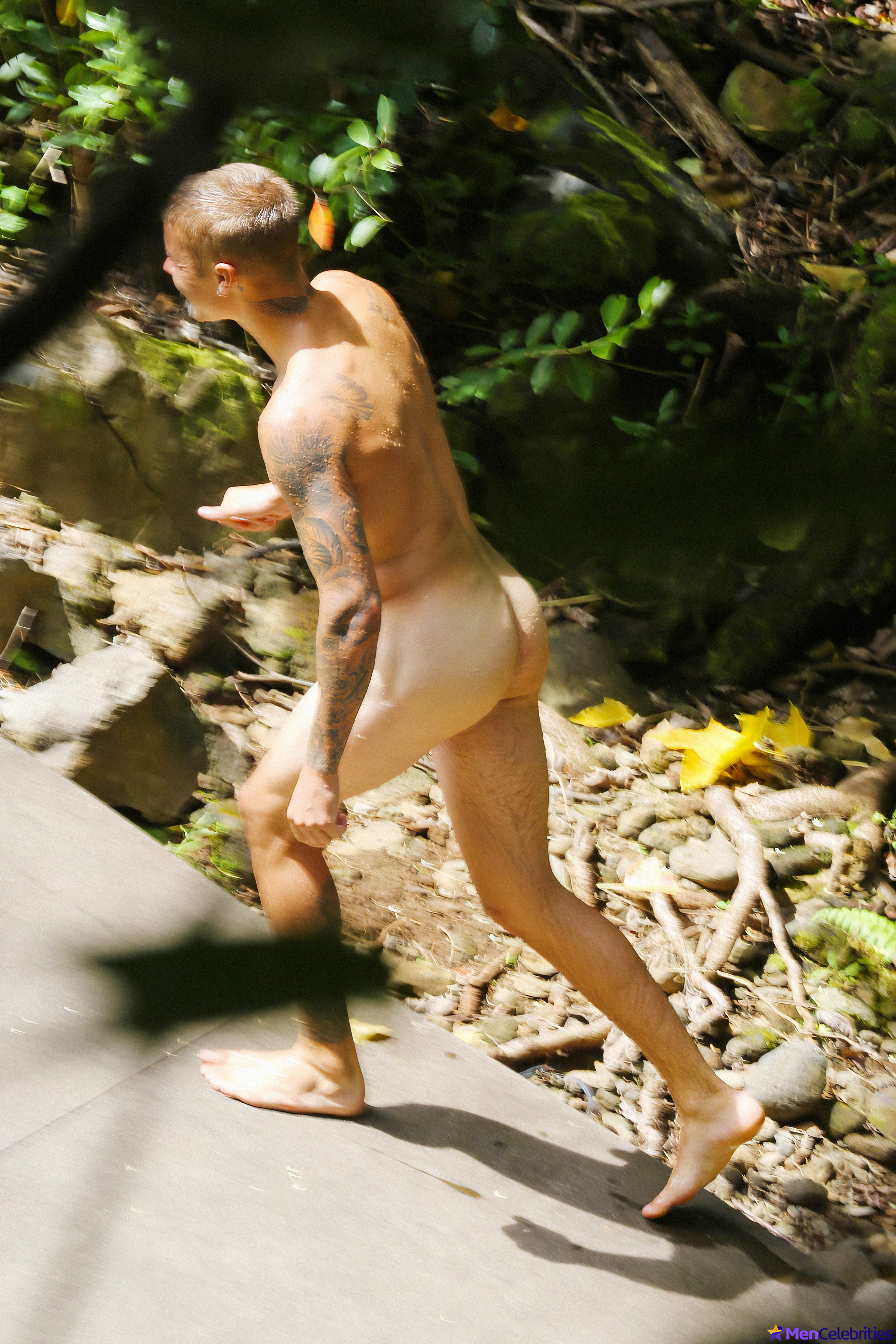 Justin Bieber frontal nude