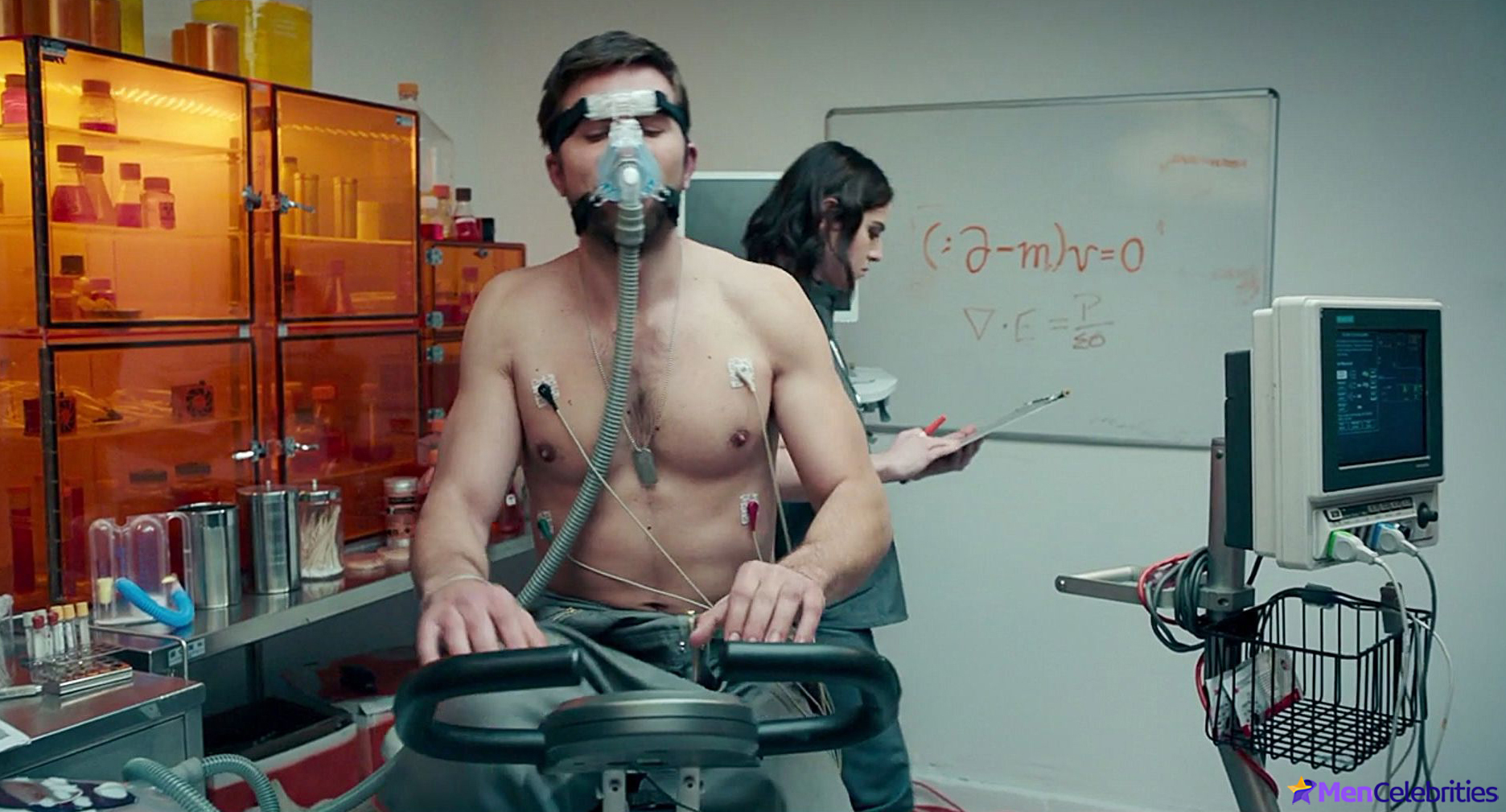 Brandon Sklenar nude scenes