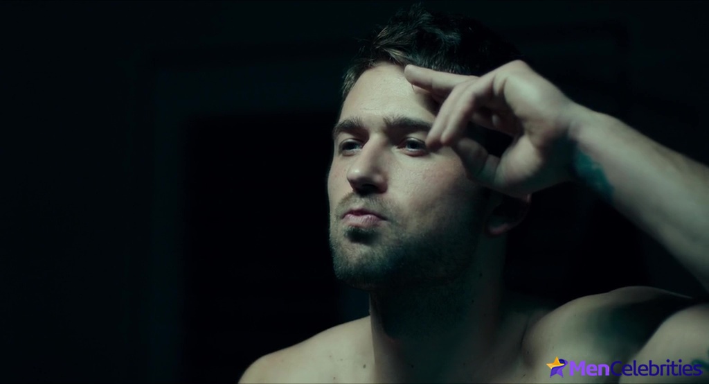 Brandon Sklenar nude scenes