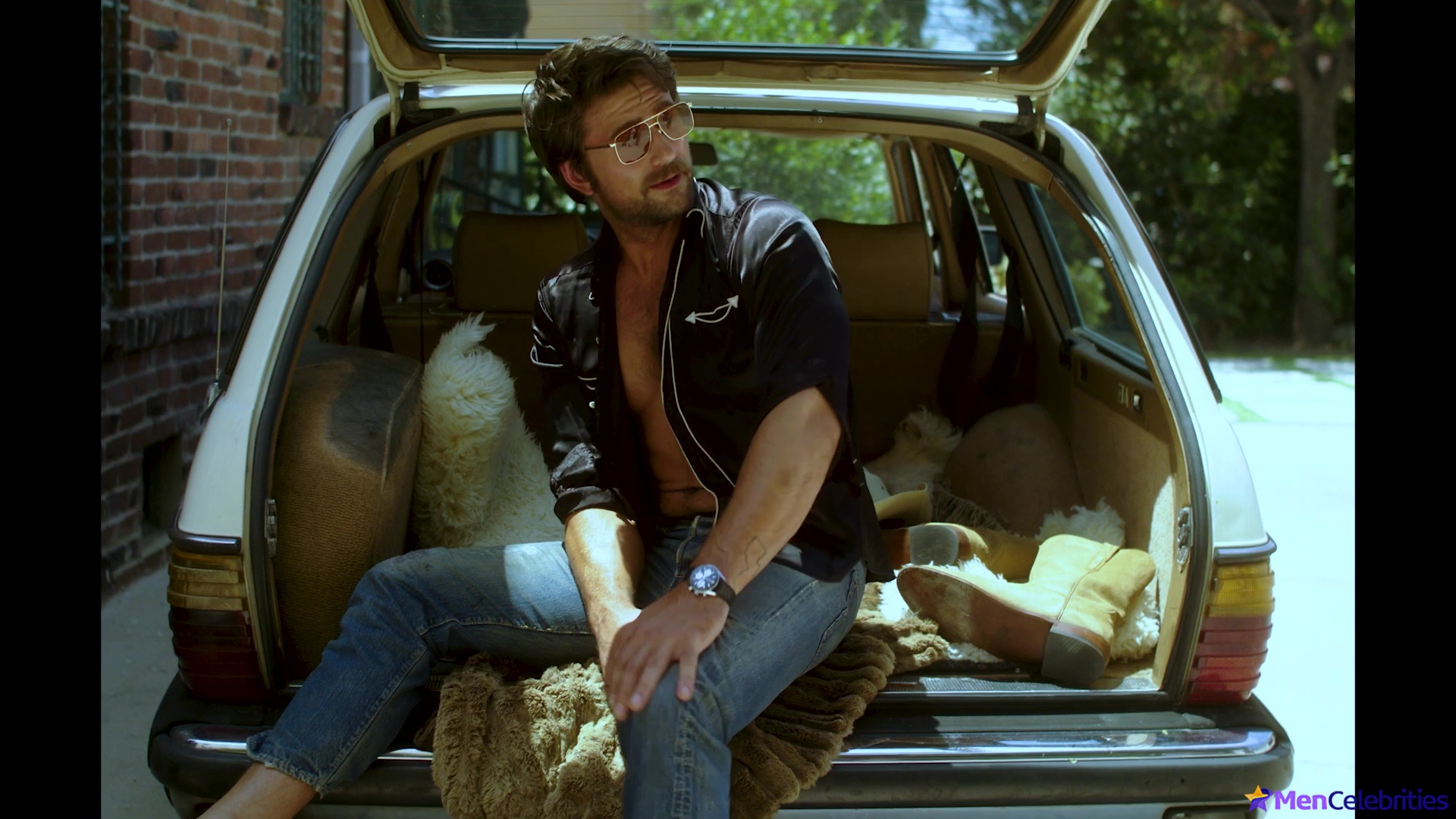 Brandon Sklenar nude scenes