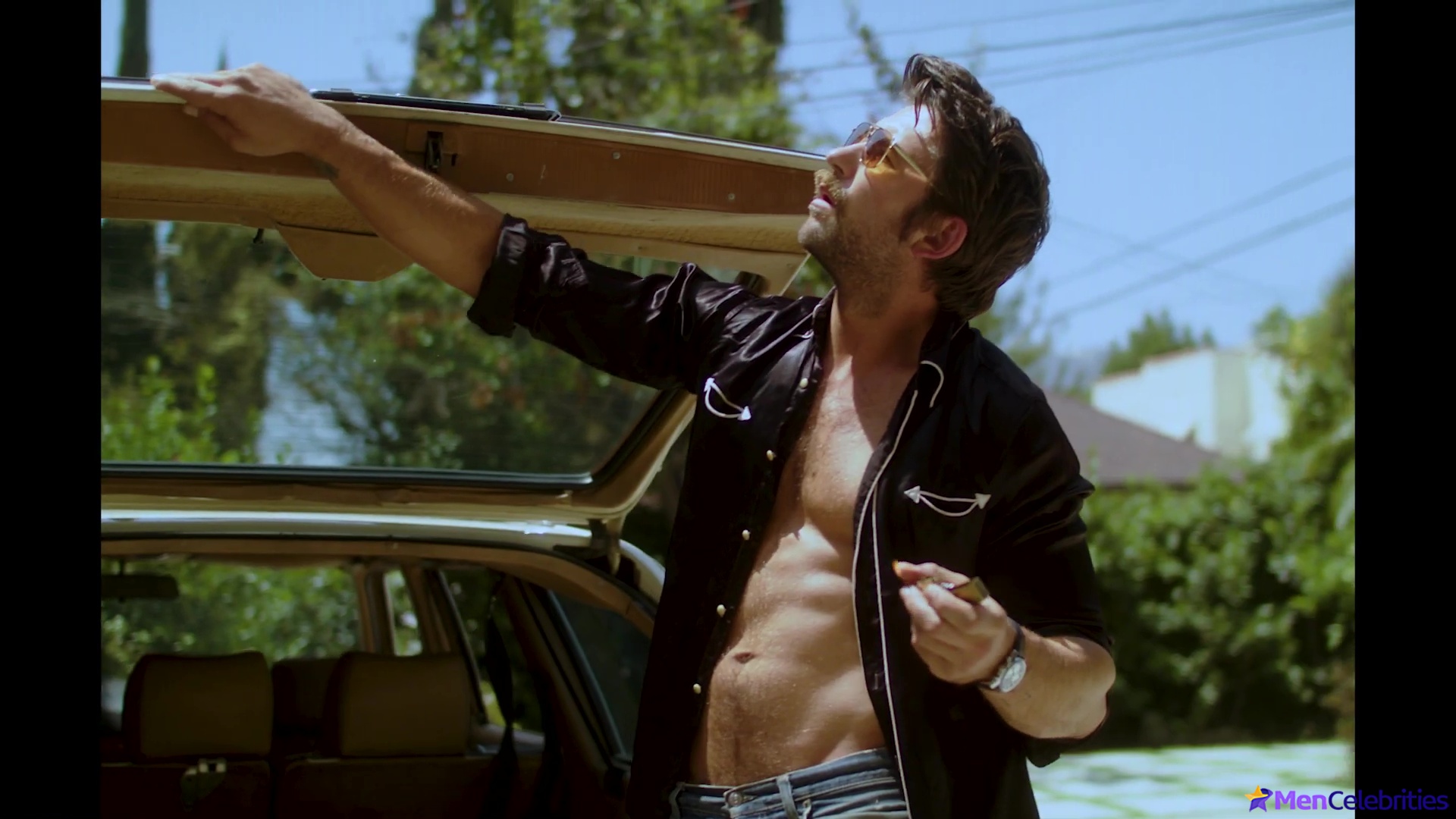 Brandon Sklenar nude scenes