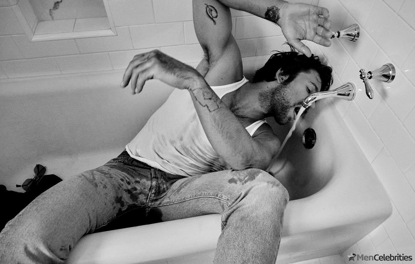 Brandon Sklenar sexy pics