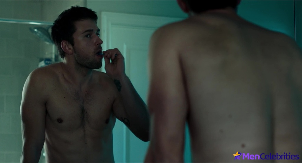 Brandon Sklenar nude scenes