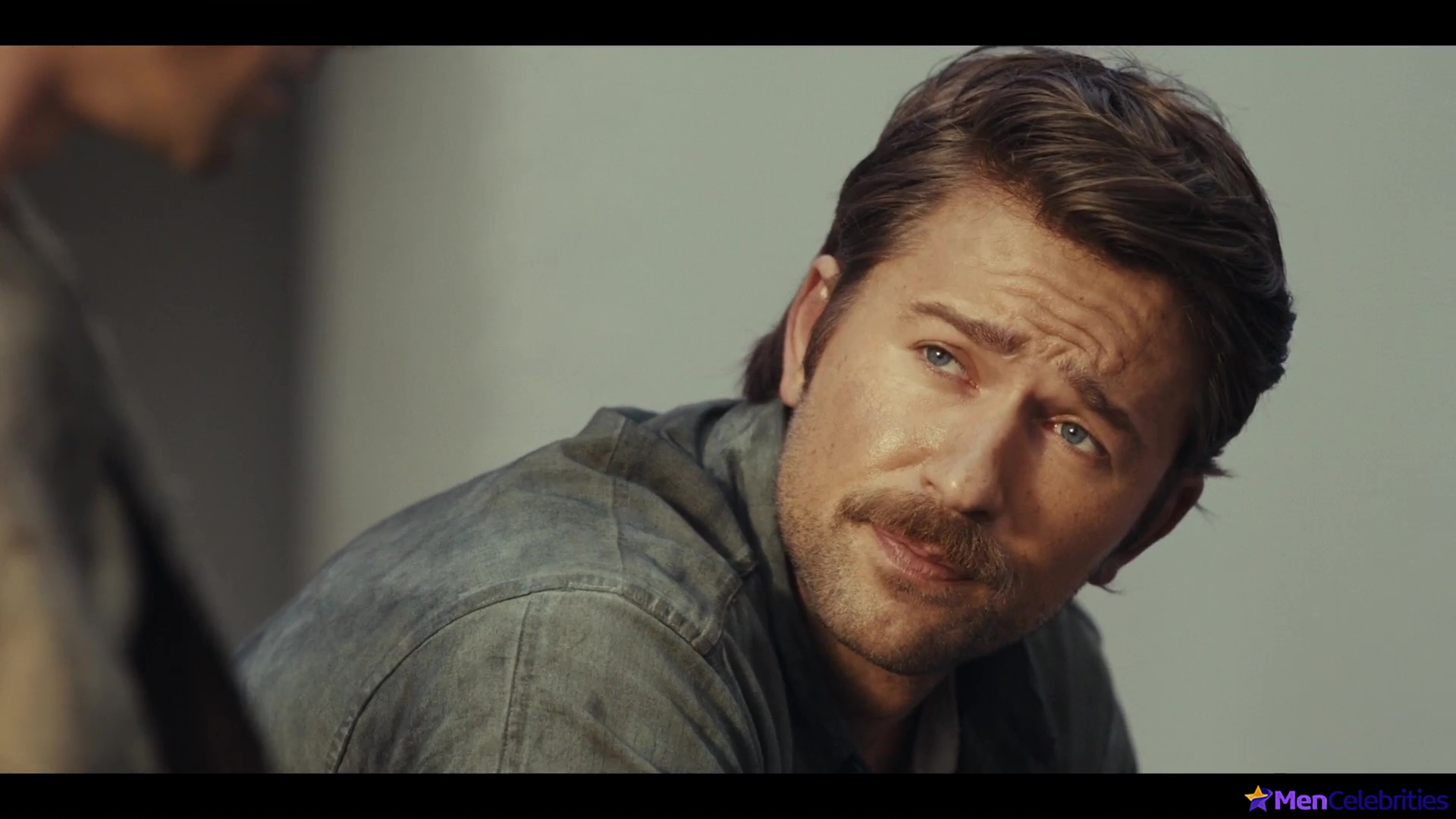 Brandon Sklenar nude scenes