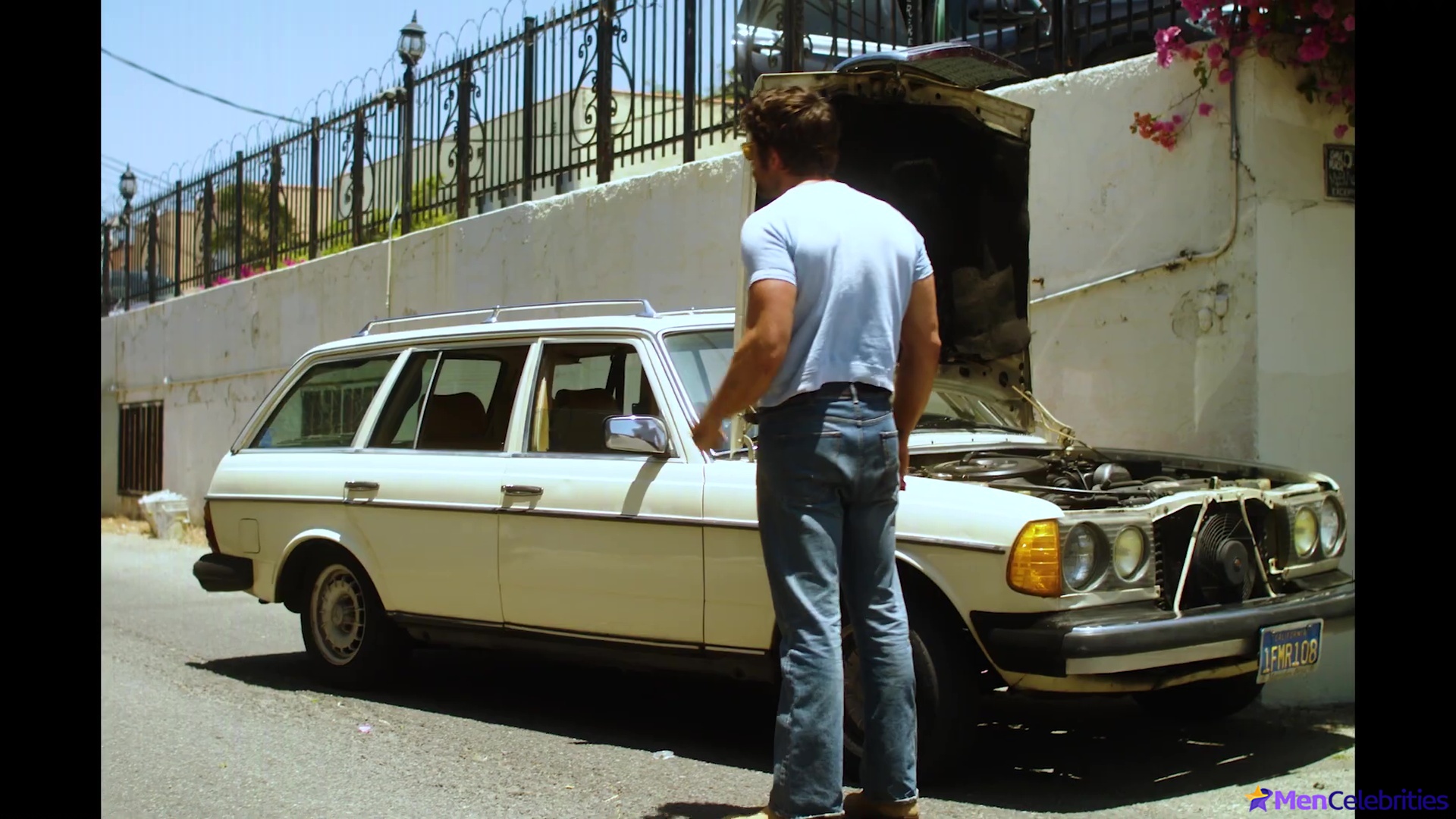 Brandon Sklenar nude scenes