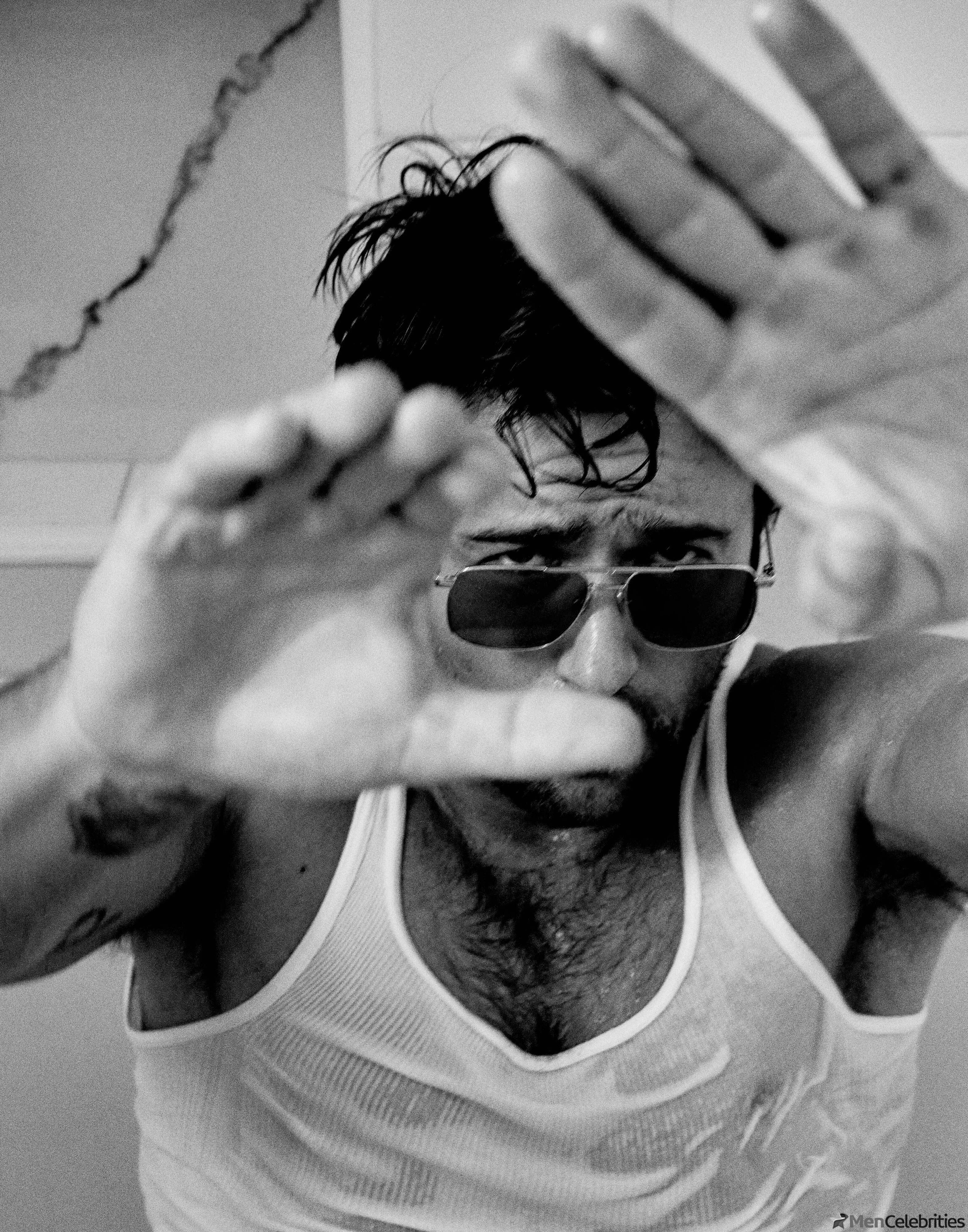 Brandon Sklenar sexy pics