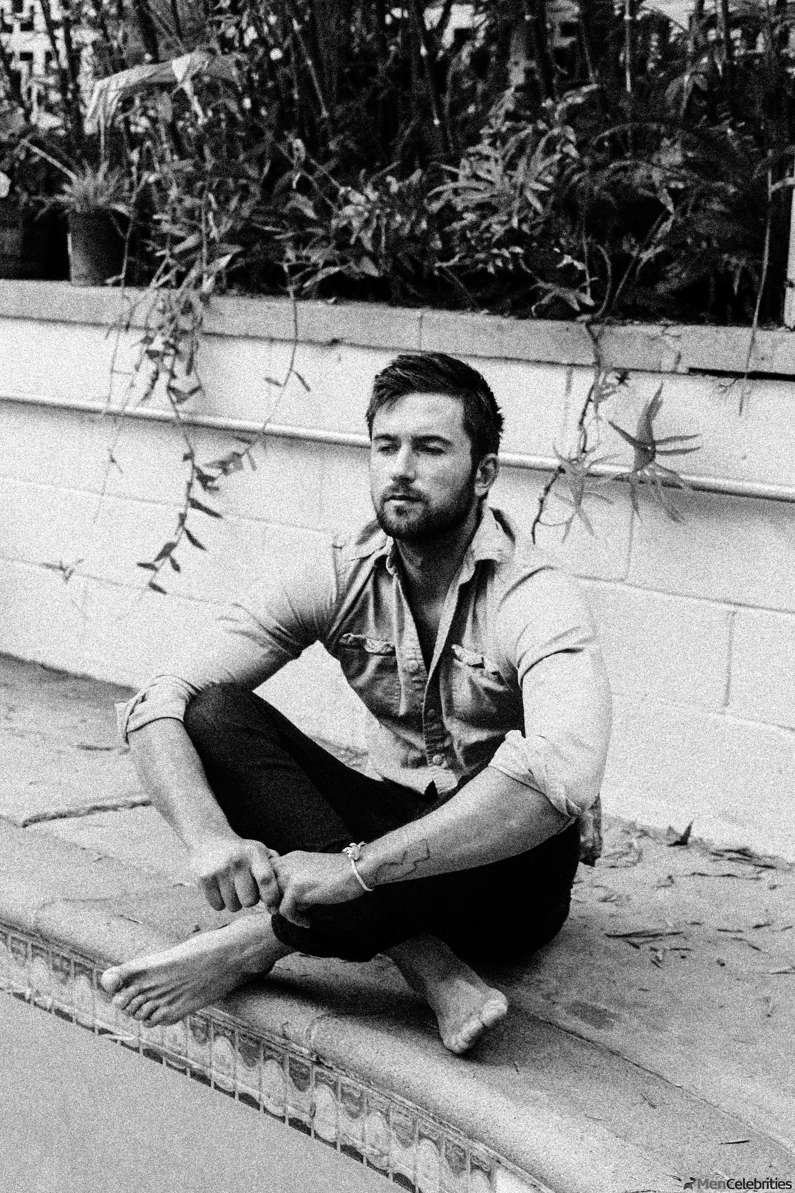 Brandon Sklenar sexy pics