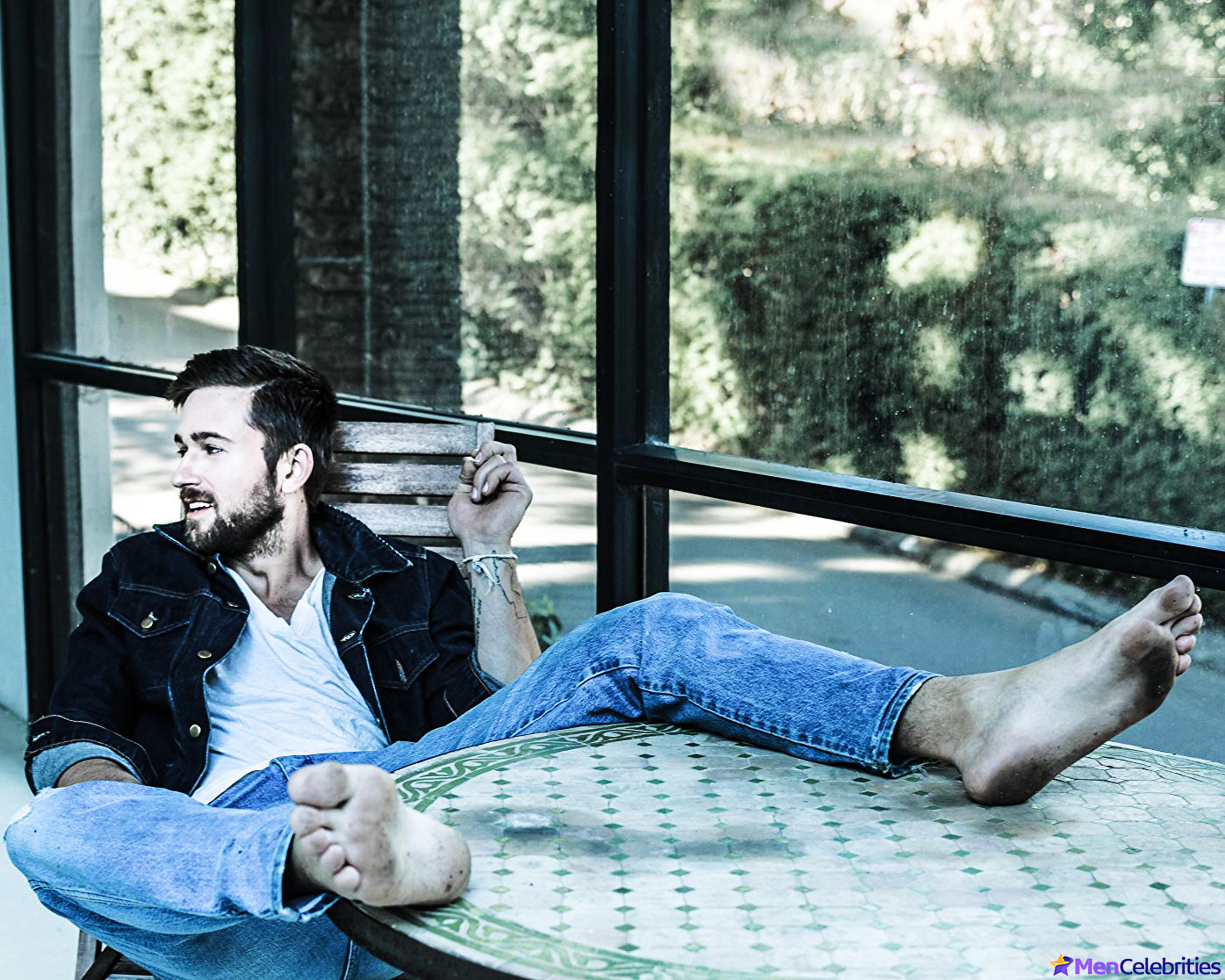 Brandon Sklenar feet