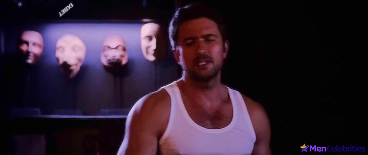 Brandon Sklenar nude scenes