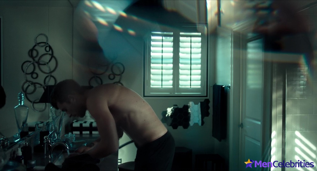 Brandon Sklenar nude scenes