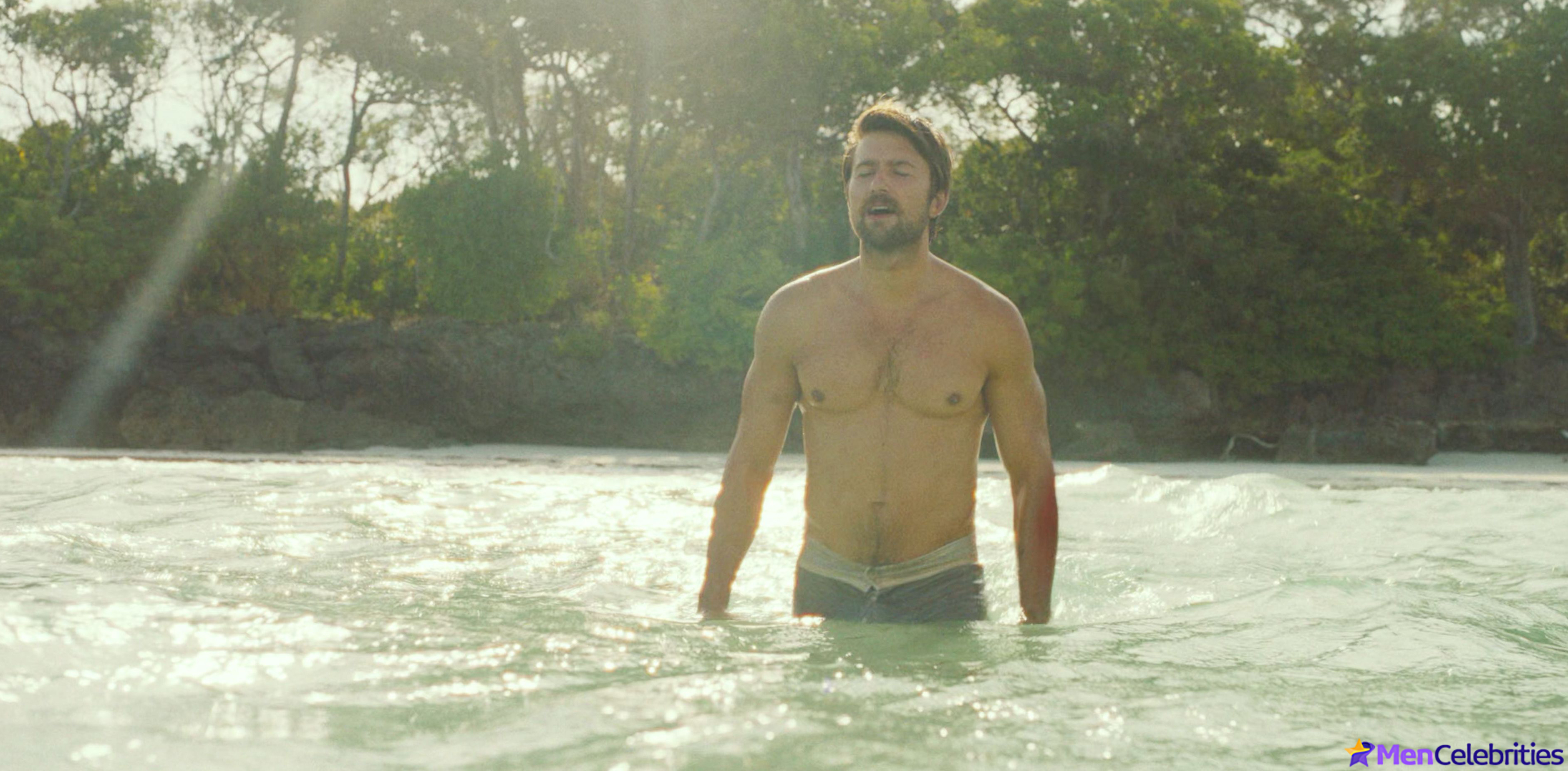 Brandon Sklenar shirtless