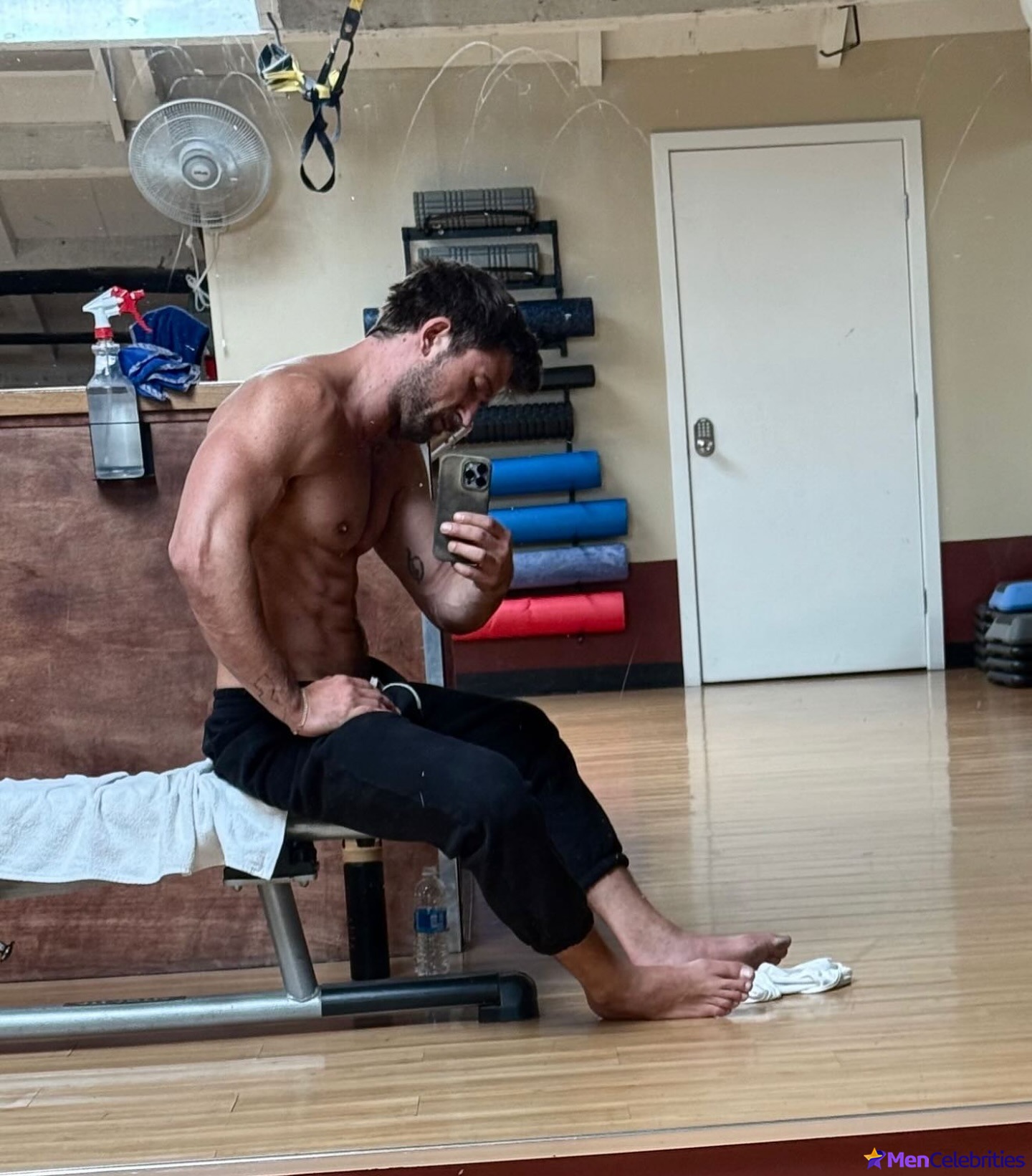 Brandon Sklenar nude selfie