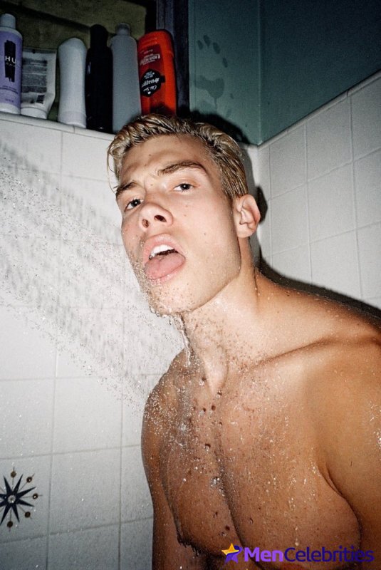 Derek Chadwick naked