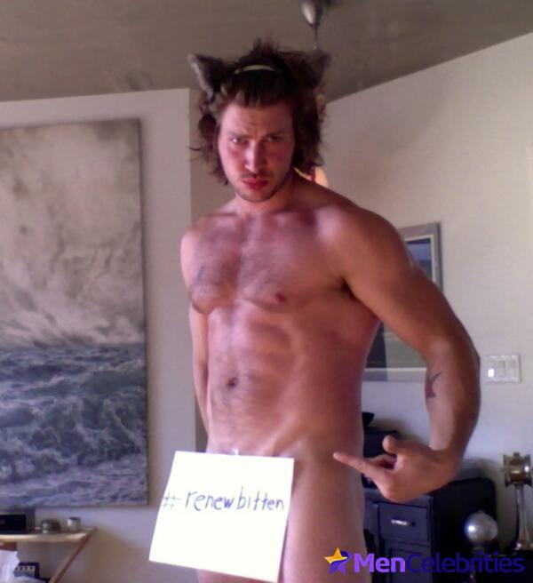 Greyston Holt nude