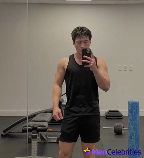 Hudson Williams sexy pics