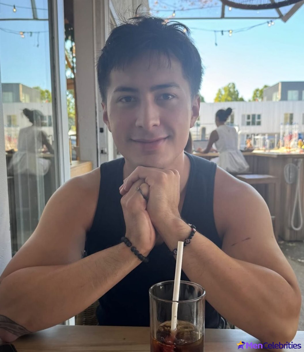 Hudson Williams sexy pics