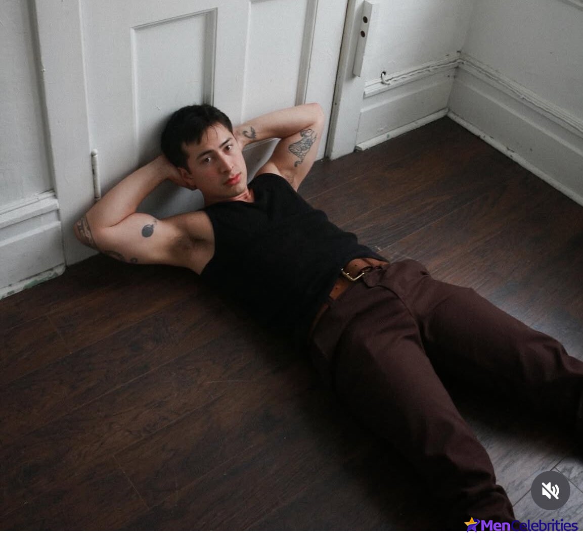 Hudson Williams sexy pics