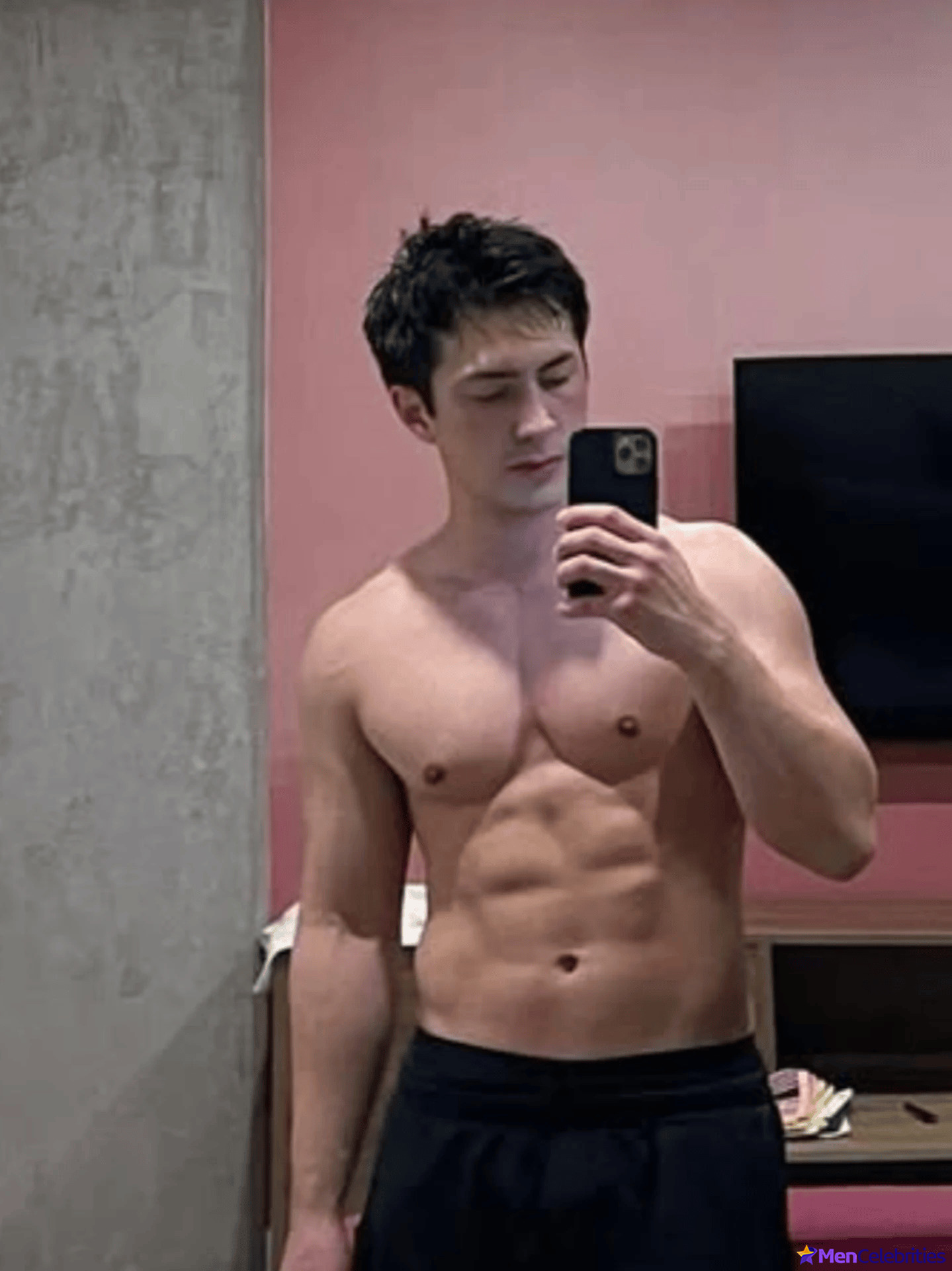 Hudson Williams nude selfie