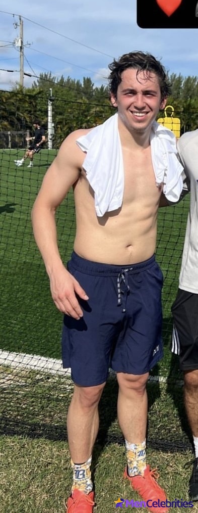 Marcello Hernandez shirtless photos