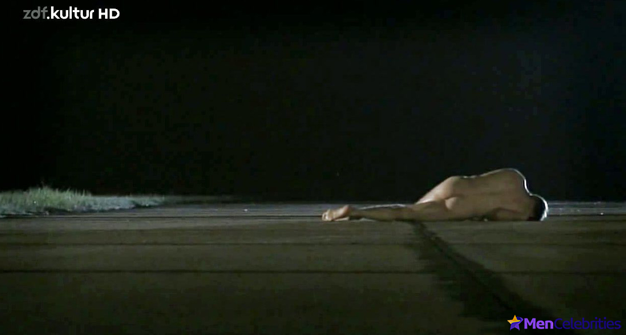 Max Riemelt nude and sex photos