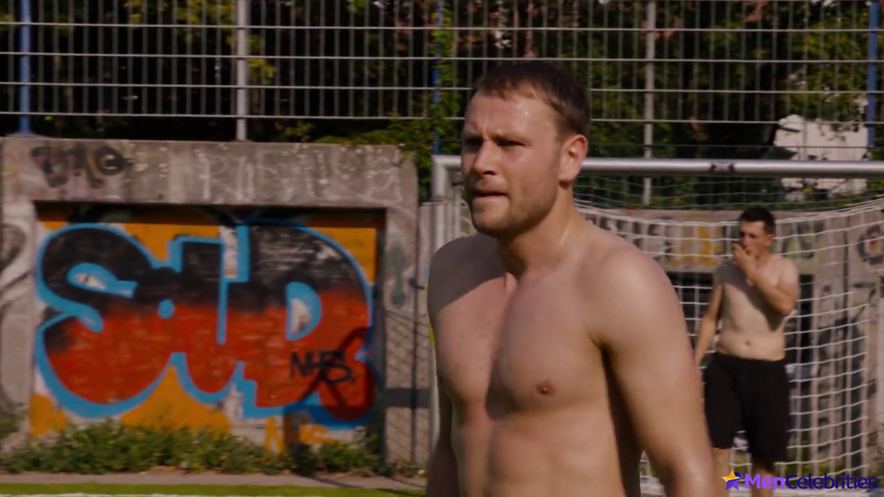 Max Riemelt nude and sex photos