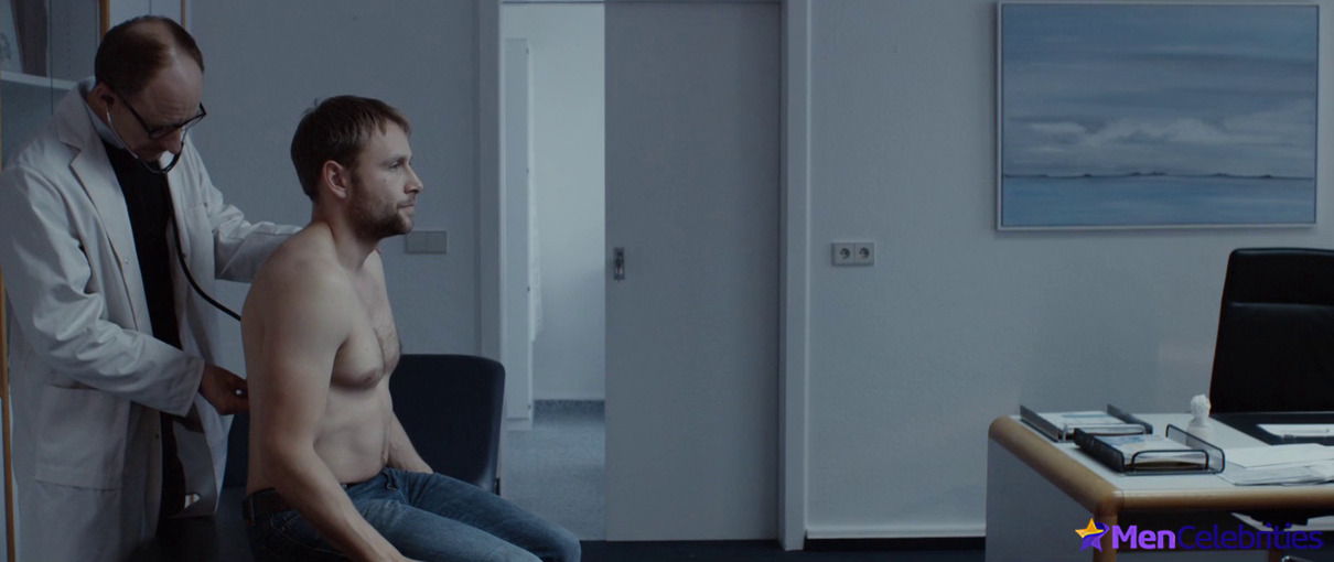 Max Riemelt nude and sex photos