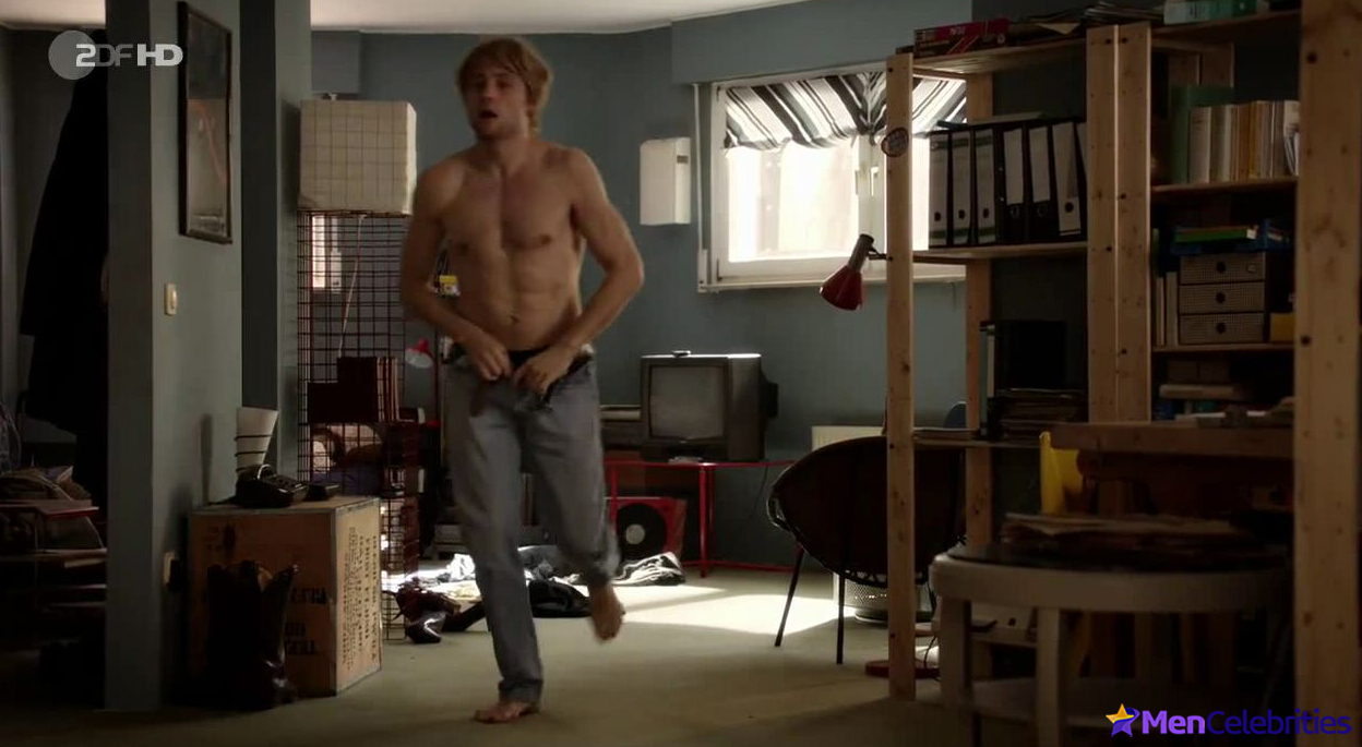 Max Riemelt nude and sex photos